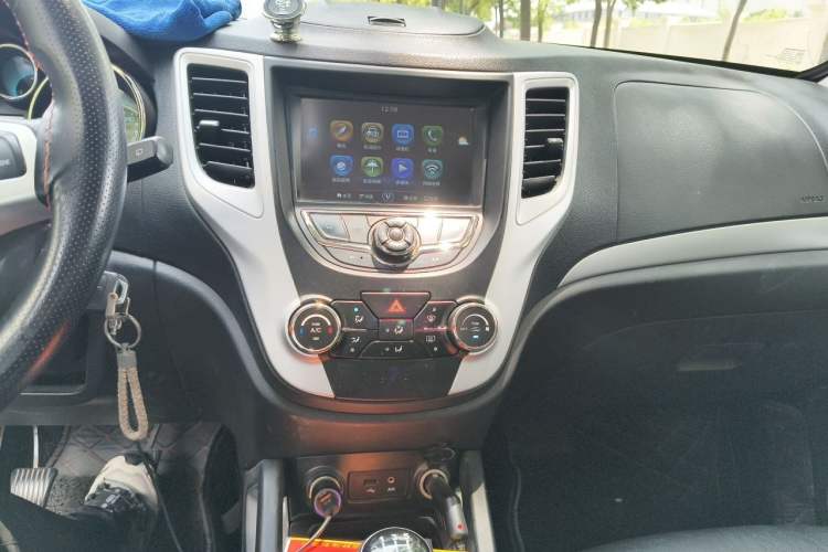 Used CHANGAN CS35 2015 1.6L Manual Luxury Model China IV Standard Audio And AC Panel