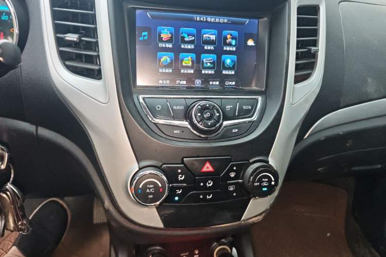 Used CHANGAN CS35 2015 1.6L Manual Luxury Model China V Standard Audio And AC Panel