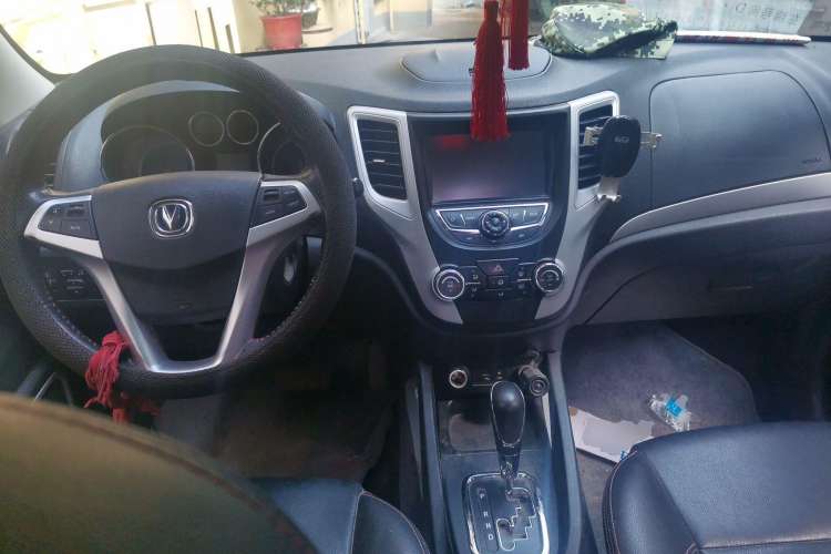 Used CHANGAN CS35 2015 1.6L Automatic Luxury Model China IV Standard Center Console
