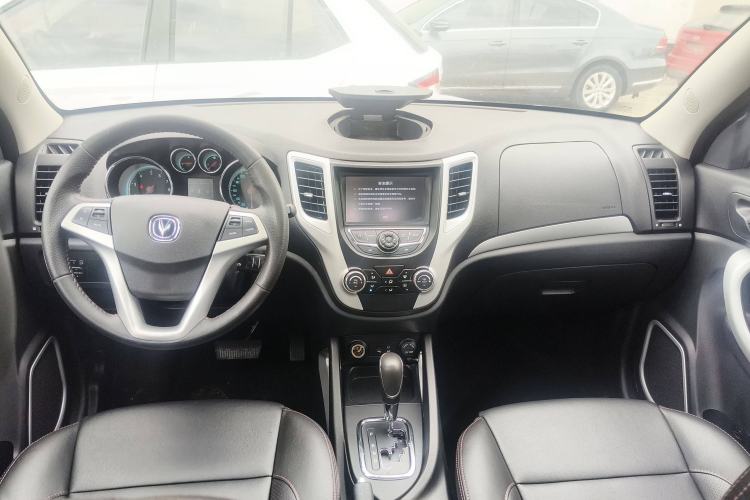 Used CHANGAN CS35 2015 1.6L Automatic Luxury Model China IV Standard Center Console