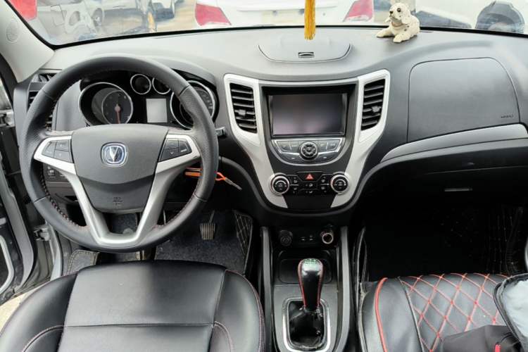 Used CHANGAN CS35 2015 1.6L Manual Luxury Model China IV Standard Center Console