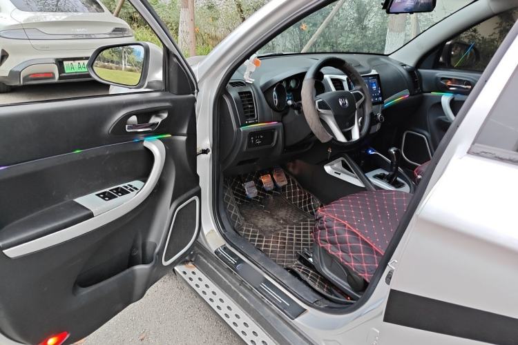Used CHANGAN CS35 2015 1.6L Manual Luxury Model China IV Standard Driver Seat