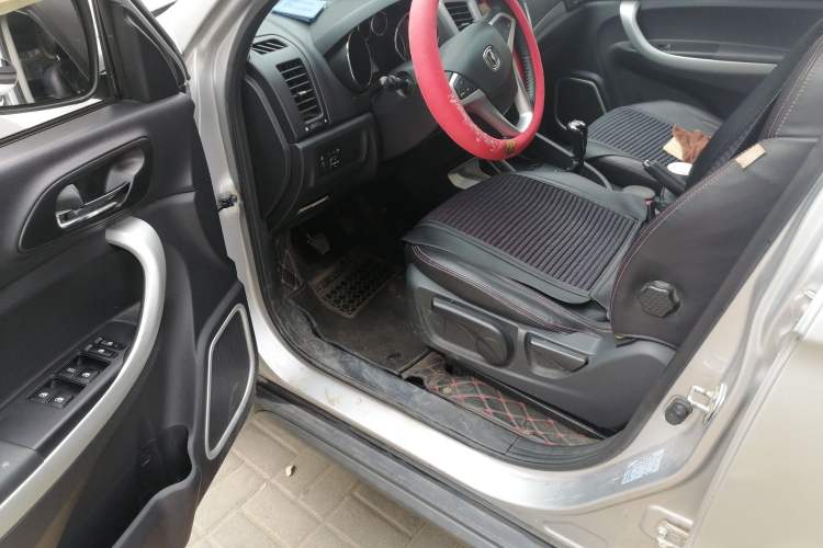 Used CHANGAN CS35 2015 1.6L Manual Luxury Model China IV Standard Driver Seat