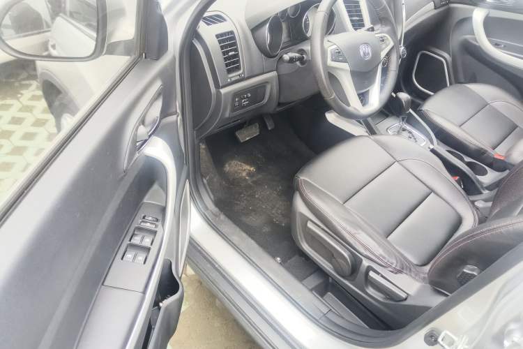 Used CHANGAN CS35 2015 1.6L Automatic Luxury Model China IV Standard Driver Seat