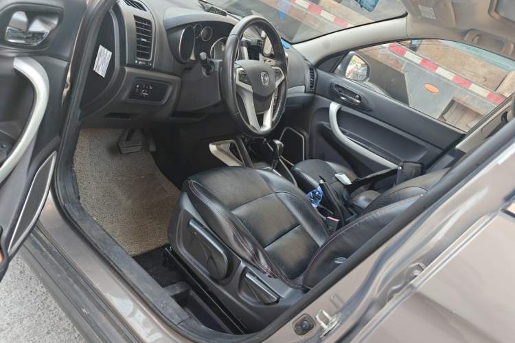 Used CHANGAN CS35 2015 1.6L Automatic Luxury Model China V Standard Driver Seat