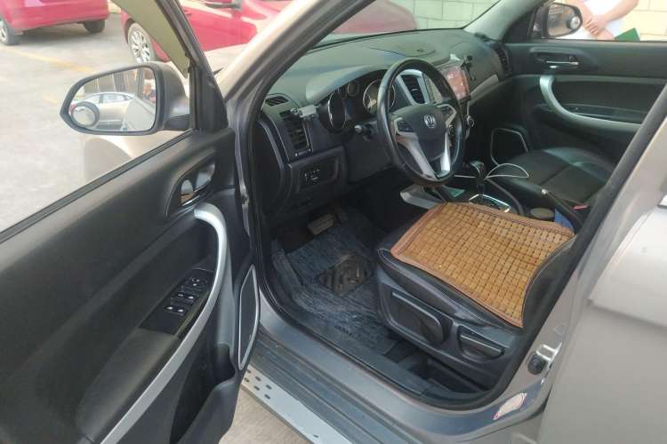 Used CHANGAN CS35 2015 1.6L Automatic Luxury Model China IV Standard Driver Seat