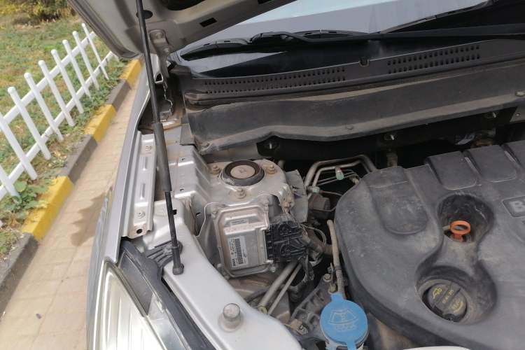 Used CHANGAN CS35 2015 1.6L Manual Luxury Model China IV Standard Engine Bay Right
