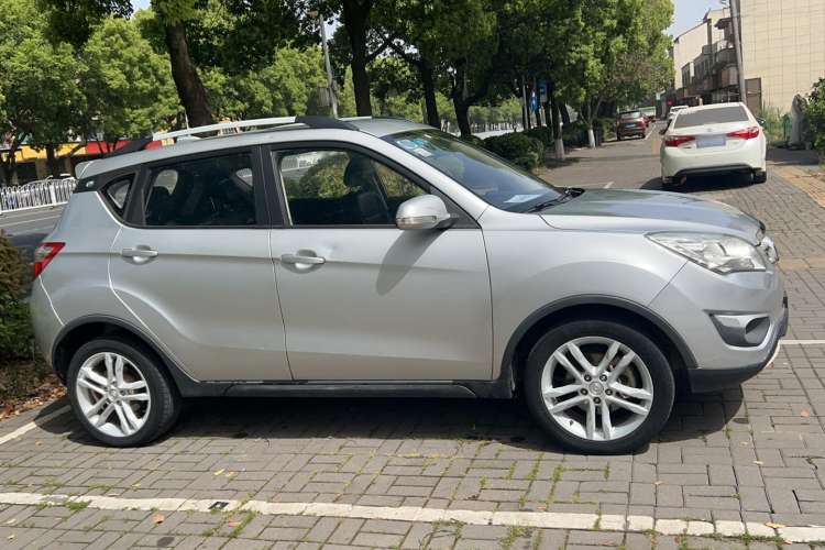 Used CHANGAN CS35 2015 1.6L Manual Luxury Model China IV Standard Exterior 2