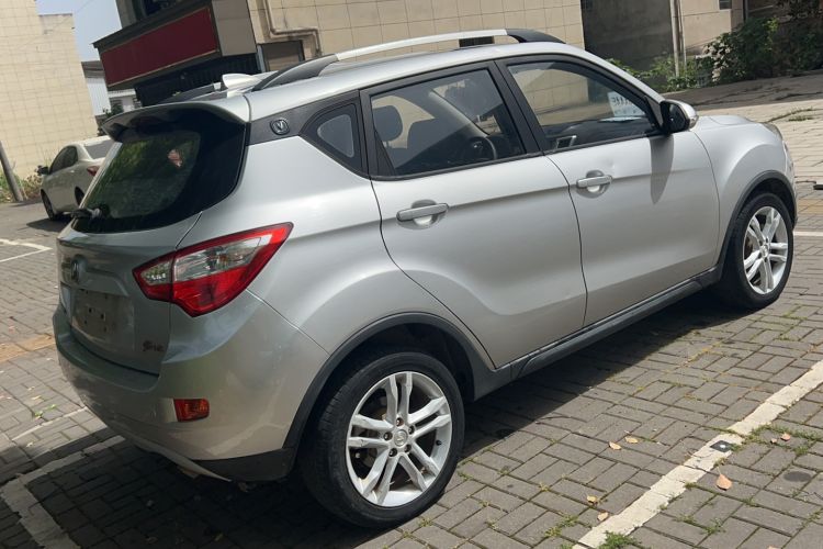Used CHANGAN CS35 2015 1.6L Manual Luxury Model China IV Standard Exterior 3