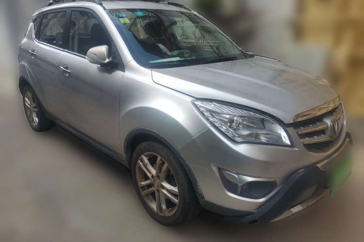 Used CHANGAN CS35 2015 1.6L Automatic Luxury Model China IV Standard Front Right 45 Deg