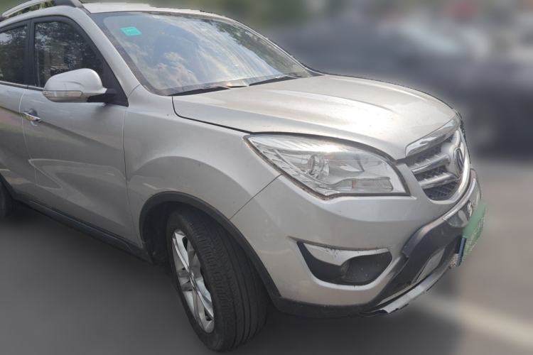 Used CHANGAN CS35 2015 1.6L Automatic Luxury Model China V Standard Front Right 45 Deg