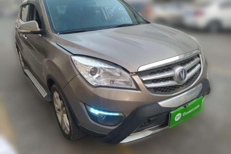 Used CHANGAN CS35 2015 1.6L Automatic Luxury Model China IV Standard Front Right 45 Deg