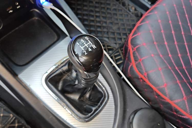 Used CHANGAN CS35 2015 1.6L Manual Luxury Model China IV Standard Gear Lever