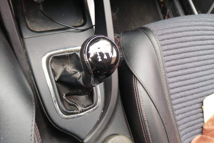 Used CHANGAN CS35 2015 1.6L Manual Luxury Model China IV Standard Gear Lever