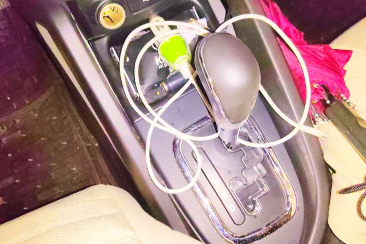 Used CHANGAN CS35 2015 1.6L Automatic Luxury Model China V Standard Gear Lever