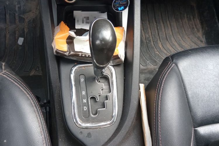 Used CHANGAN CS35 2015 1.6L Automatic Luxury Model China V Standard Gear Lever