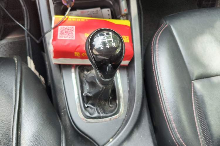 Used CHANGAN CS35 2015 1.6L Manual Luxury Model China IV Standard Gear Lever
