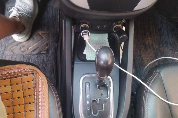 Used CHANGAN CS35 2015 1.6L Automatic Luxury Model China IV Standard Gear Lever