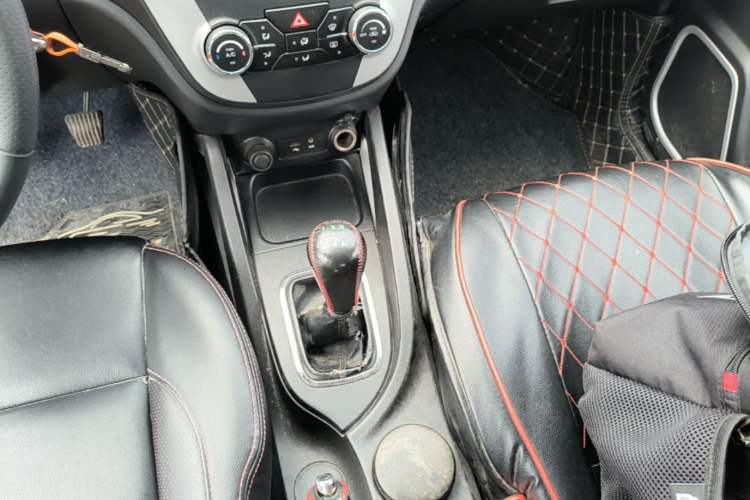 Used CHANGAN CS35 2015 1.6L Manual Luxury Model China IV Standard Gear Lever