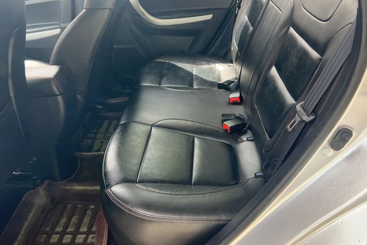 Used CHANGAN CS35 2015 1.6L Manual Luxury Model China IV Standard Interior 1