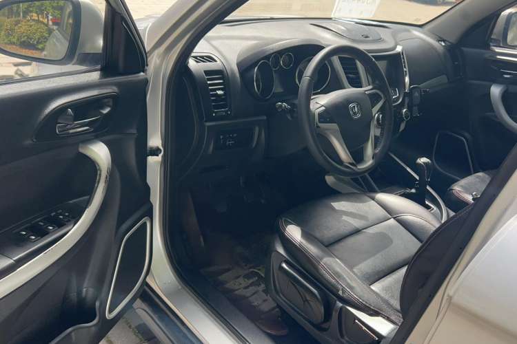 Used CHANGAN CS35 2015 1.6L Manual Luxury Model China IV Standard Interior 2