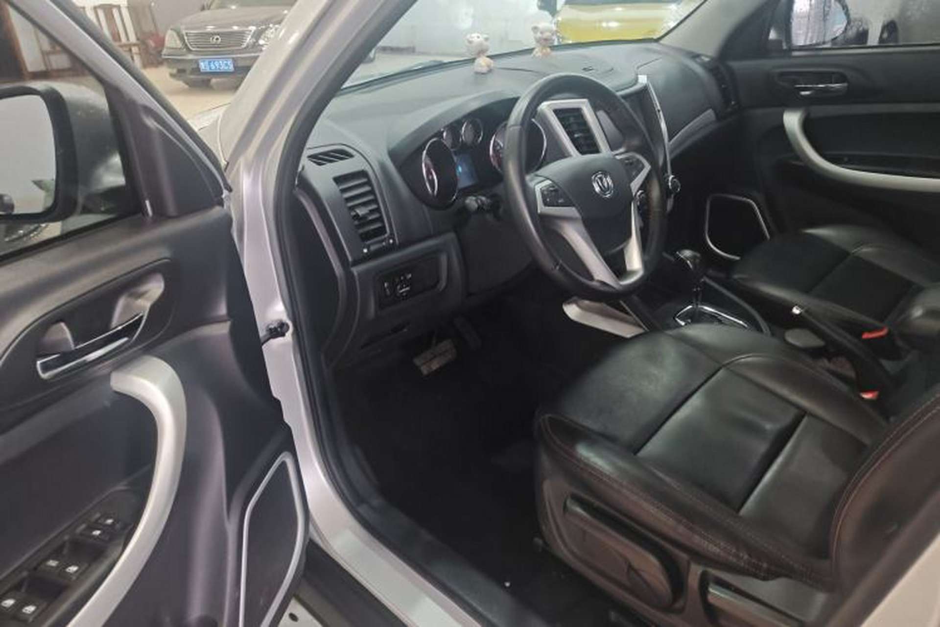 Used CHANGAN CS35 2015 1.6L Automatic Luxury Model China IV Standard Interior 3
