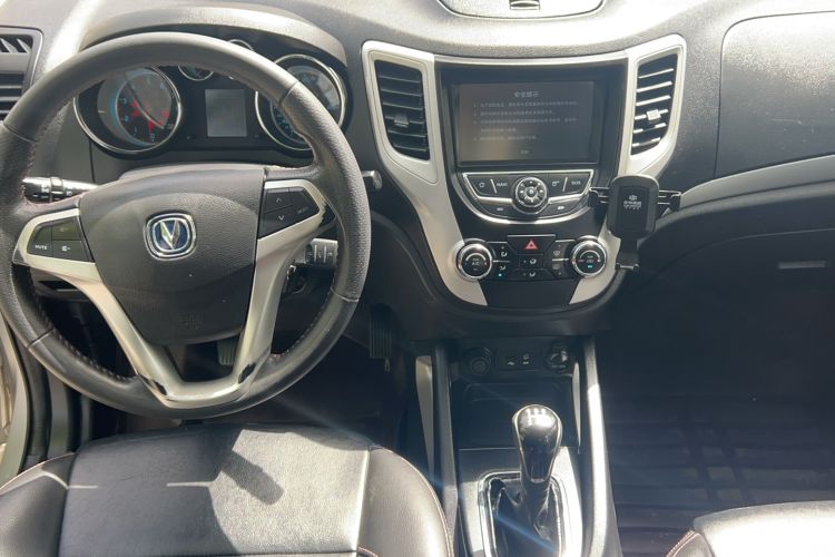 Used CHANGAN CS35 2015 1.6L Manual Luxury Model China IV Standard Interior 3