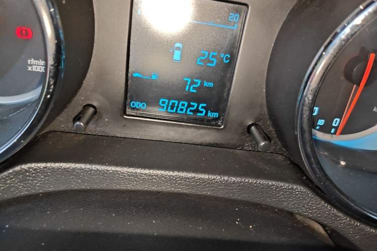 Used CHANGAN CS35 2015 1.6L Manual Luxury Model China IV Standard Odometer Close Up