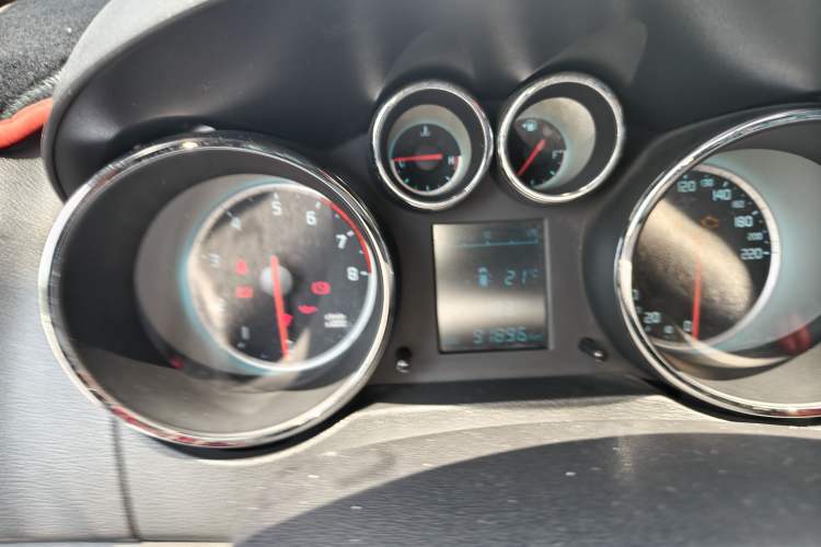 Used CHANGAN CS35 2015 1.6L Manual Luxury Model China IV Standard Odometer Close Up