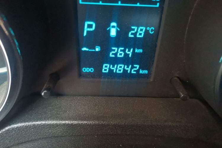 Used CHANGAN CS35 2015 1.6L Automatic Luxury Model China IV Standard Odometer Close Up