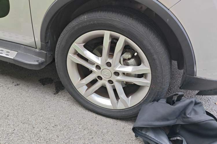 Used CHANGAN CS35 2015 1.6L Manual Luxury Model China IV Standard Right Front Wheel Hub