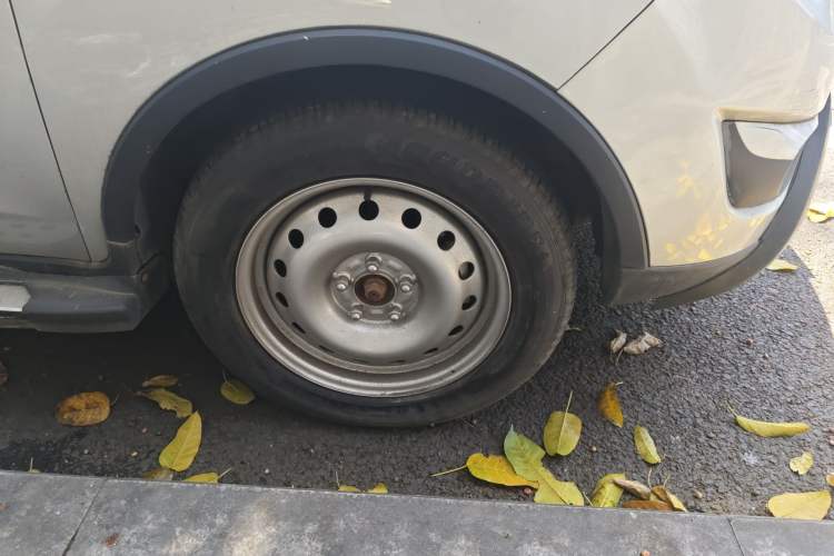 Used CHANGAN CS35 2015 1.6L Manual Luxury Model China IV Standard Right Front Wheel Hub