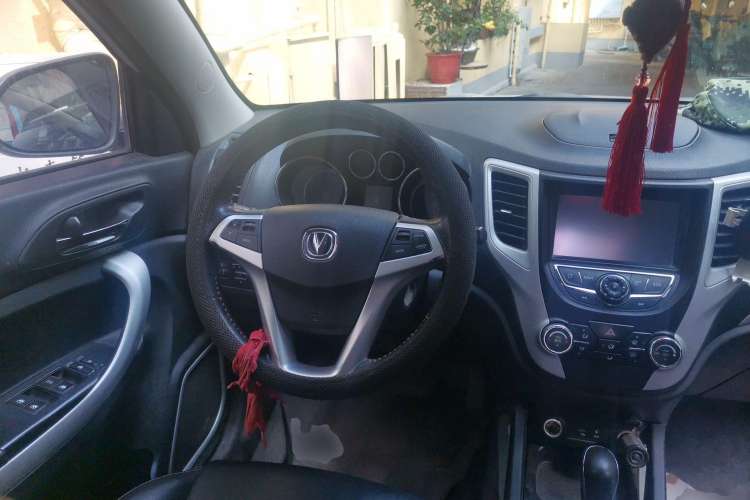 Used CHANGAN CS35 2015 1.6L Automatic Luxury Model China IV Standard Steering Wheel