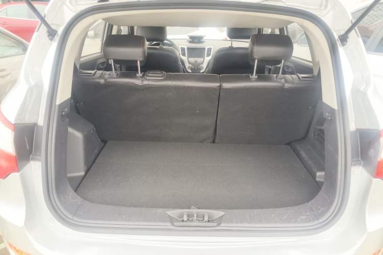 Used CHANGAN CS35 2015 1.6L Automatic Luxury Model China IV Standard Trunk