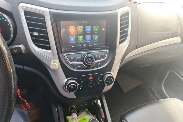 Used CHANGAN CS35 2015 1.6L Automatic Luxury Model China IV Standard Audio And AC Panel