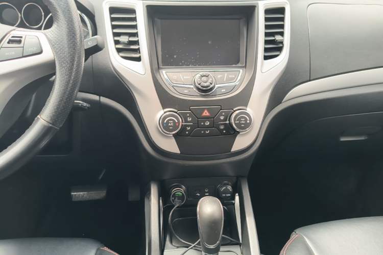 Used CHANGAN CS35 2015 1.6L Automatic Luxury Model China V Standard Audio And AC Panel