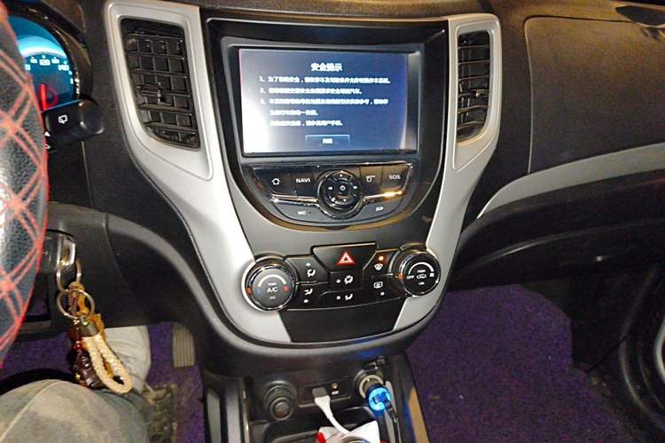Used CHANGAN CS35 2015 1.6L Automatic Luxury Model China IV Standard Audio And AC Panel