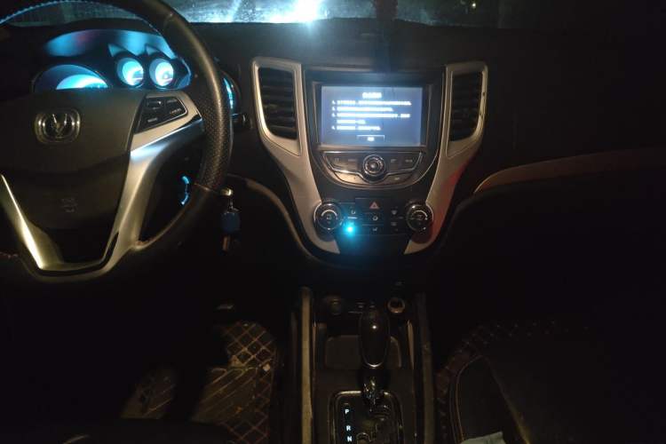 Used CHANGAN CS35 2015 1.6L Automatic Luxury Model China IV Standard Audio And AC Panel