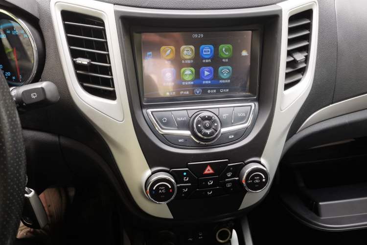 Used CHANGAN CS35 2015 1.6L Automatic Luxury Model China IV Standard Audio And AC Panel