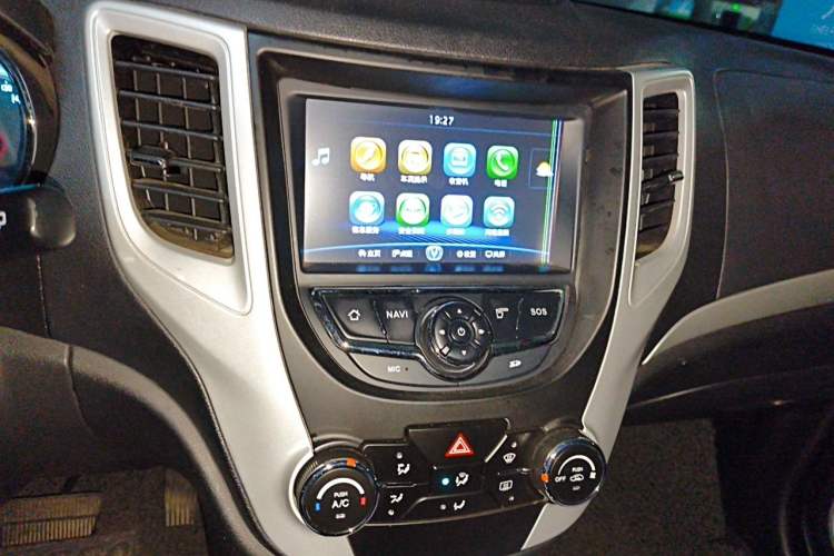 Used CHANGAN CS35 2015 1.6L Automatic Luxury Model China IV Standard Audio And AC Panel