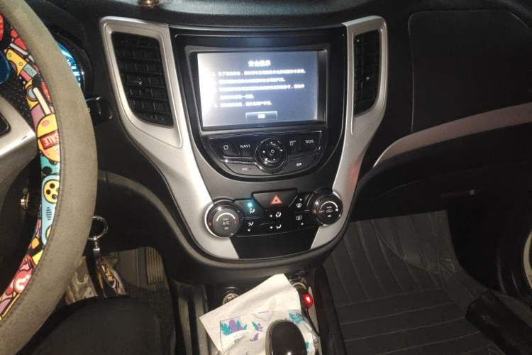 Used CHANGAN CS35 2015 1.6L Automatic Luxury Model China IV Standard Audio And AC Panel