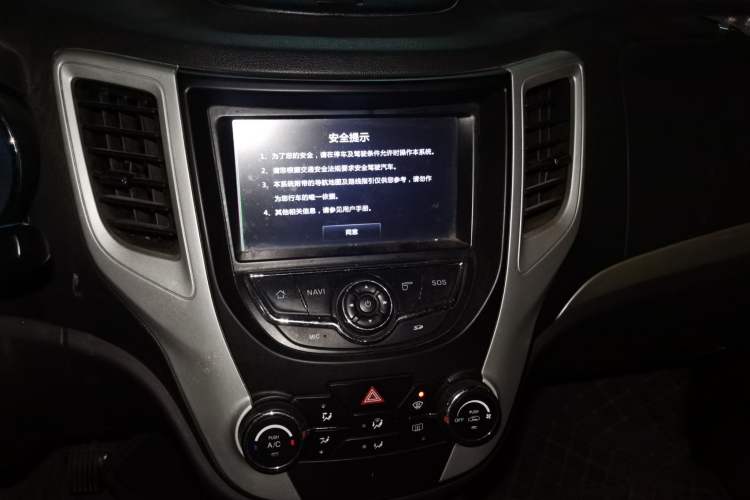 Used CHANGAN CS35 2015 1.6L Manual Luxury Model China IV Standard Audio And AC Panel