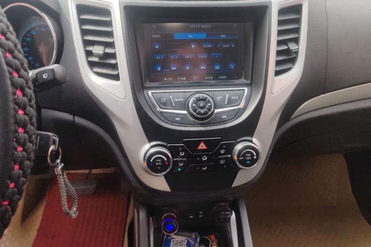 Used CHANGAN CS35 2015 1.6L Automatic Prestige Model China IV Standard Audio And AC Panel