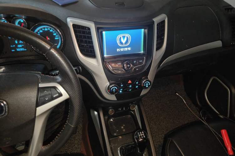 Used CHANGAN CS35 2015 1.6L Manual Luxury Model China IV Standard Audio And AC Panel