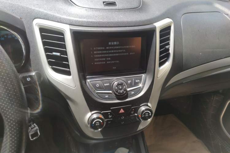 Used CHANGAN CS35 2015 1.6L Automatic Prestige Model China IV Standard Audio And AC Panel