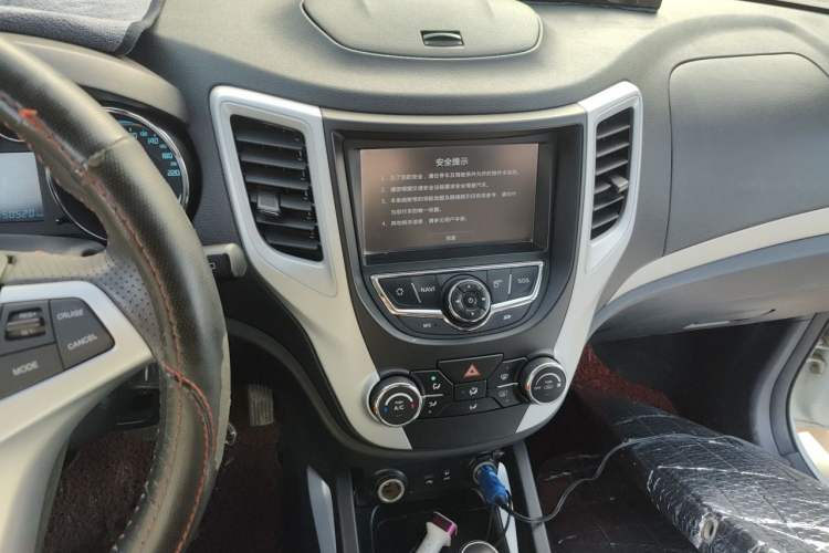Used CHANGAN CS35 2015 1.6L Automatic Luxury Model China V Standard Audio And AC Panel