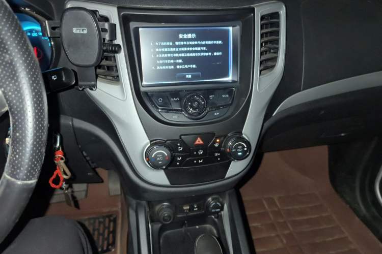 Used CHANGAN CS35 2015 1.6L Automatic Luxury Model China IV Standard Audio And AC Panel