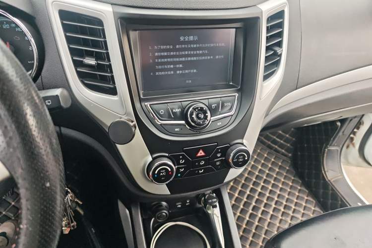 Used CHANGAN CS35 2015 1.6L Manual Luxury Model China IV Standard Audio And AC Panel