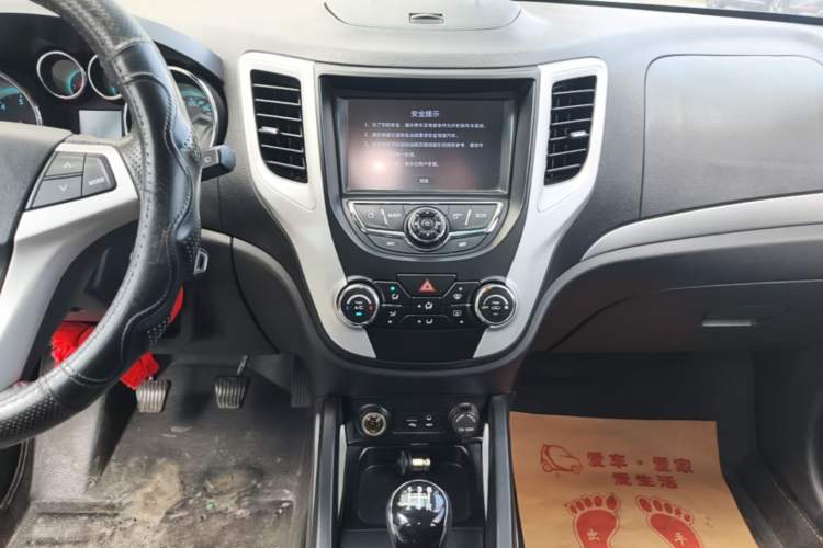 Used CHANGAN CS35 2015 1.6L Manual Luxury Model China IV Standard Audio And AC Panel