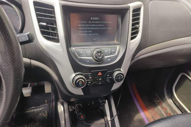 Used CHANGAN CS35 2015 1.6L Manual Luxury Model China IV Standard Audio And AC Panel